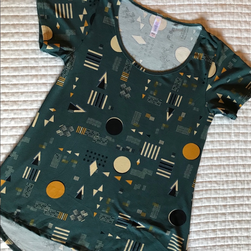 LulaRoe Classic Tee (XS)